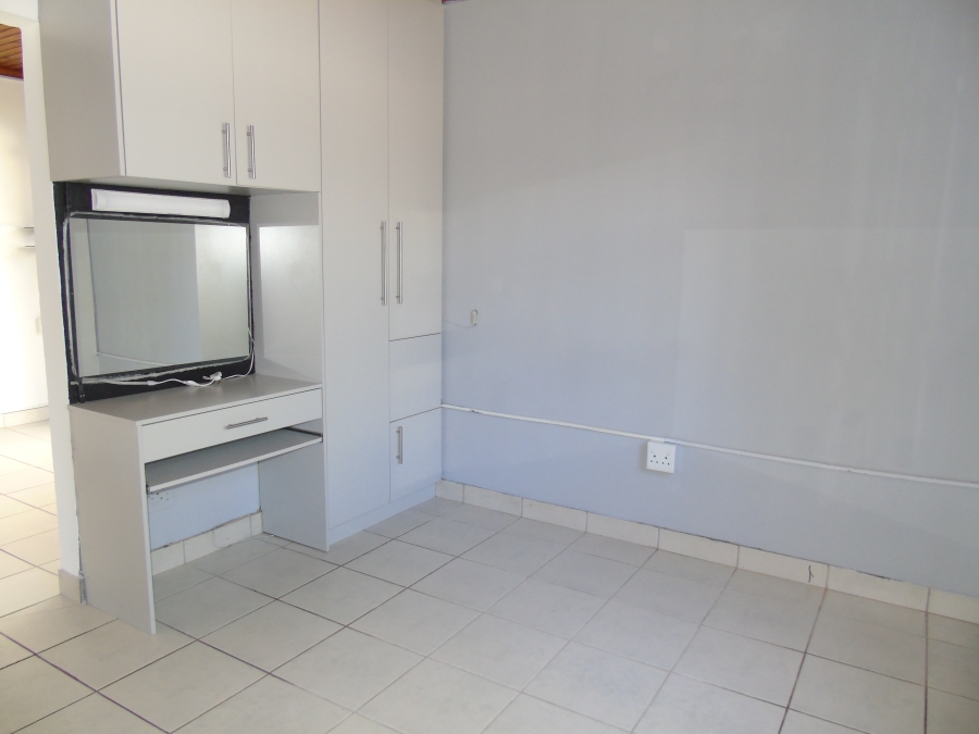 To Let 1 Bedroom Property for Rent in Abbotsford Eastern Cape